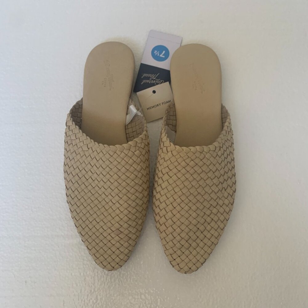 Universal mule thread beige flat slip-on women's sandal 7.5 , new with tags